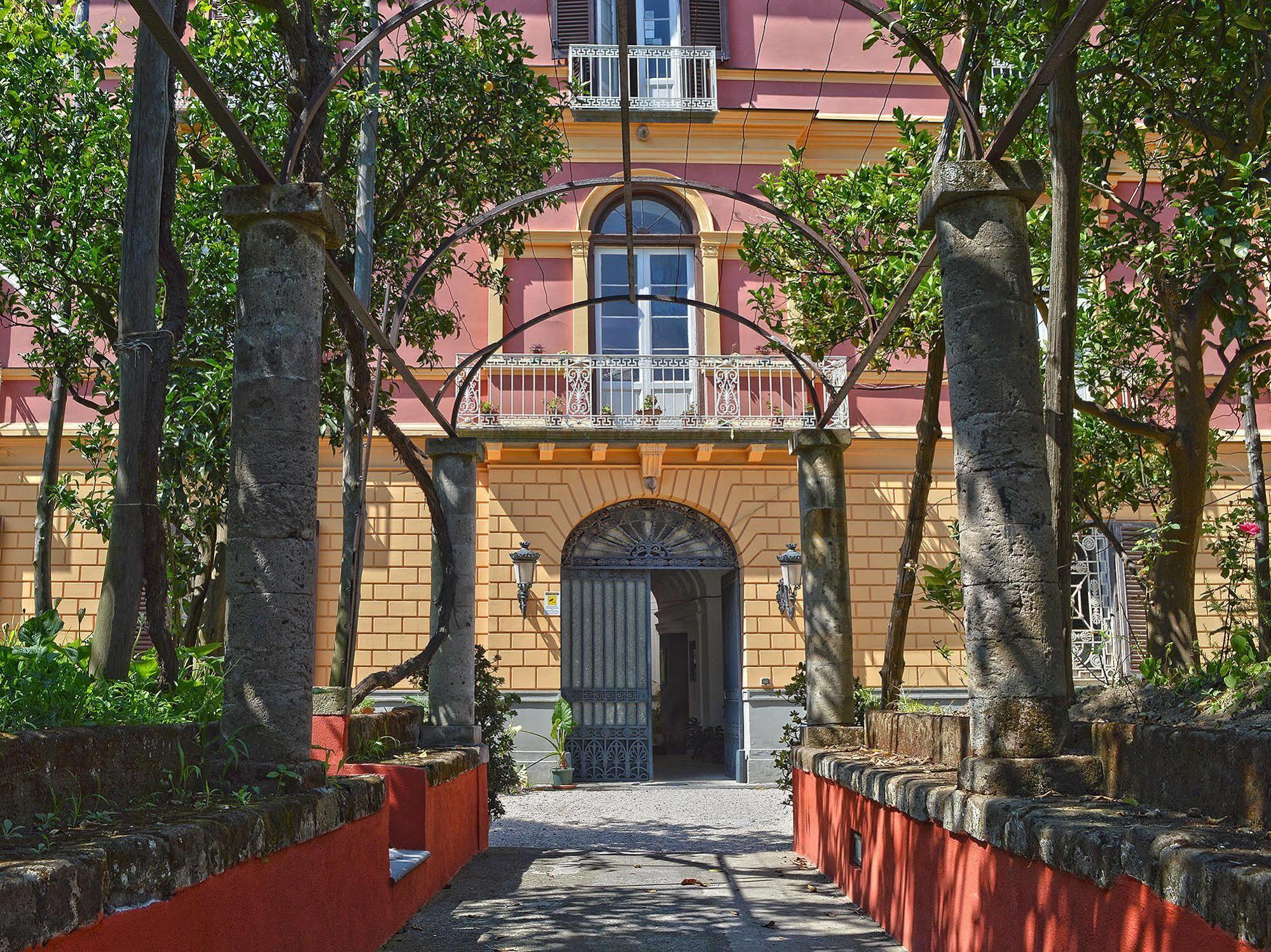 Готель The Secret Garden Relais П'яно-ді-Сорренто Екстер'єр фото
